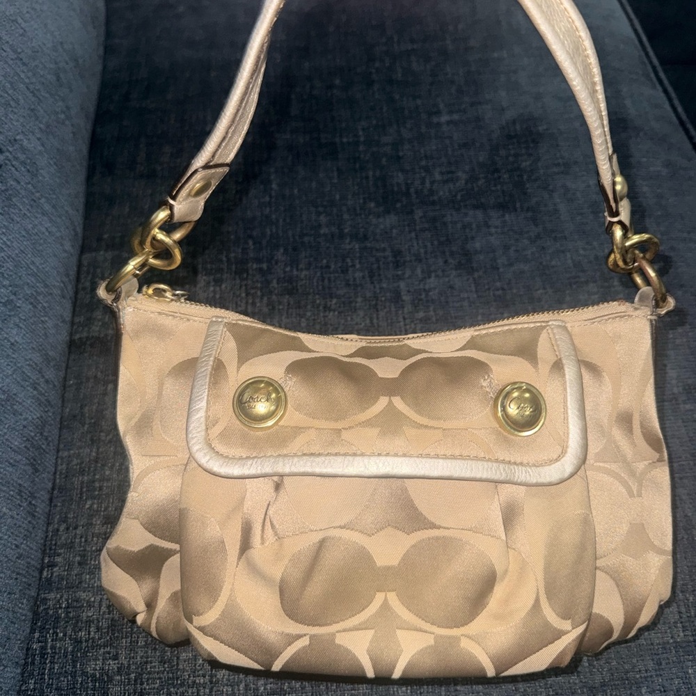 Coach Tan Shoulder Bag with Gold Accents 2000s VINTAGE